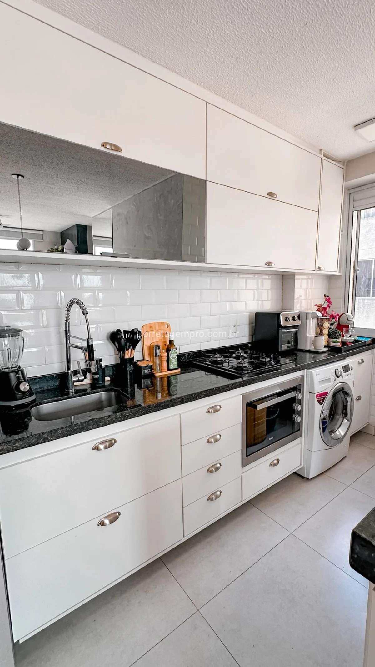 Apartamento com closet no condomínio laranjeiras