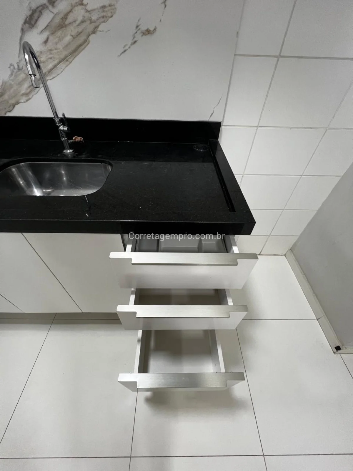 APARTAMENTO MODERNO E ATEMPORAL