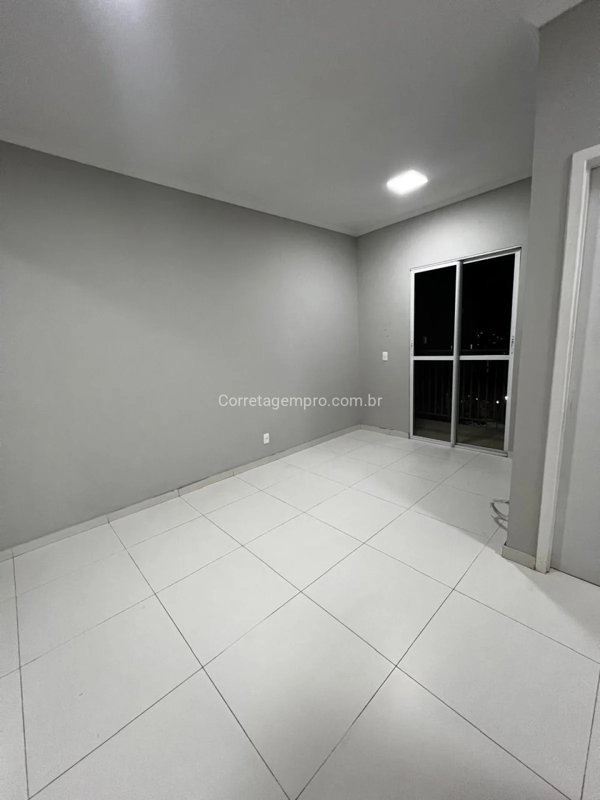 APARTAMENTO MODERNO E ATEMPORAL
