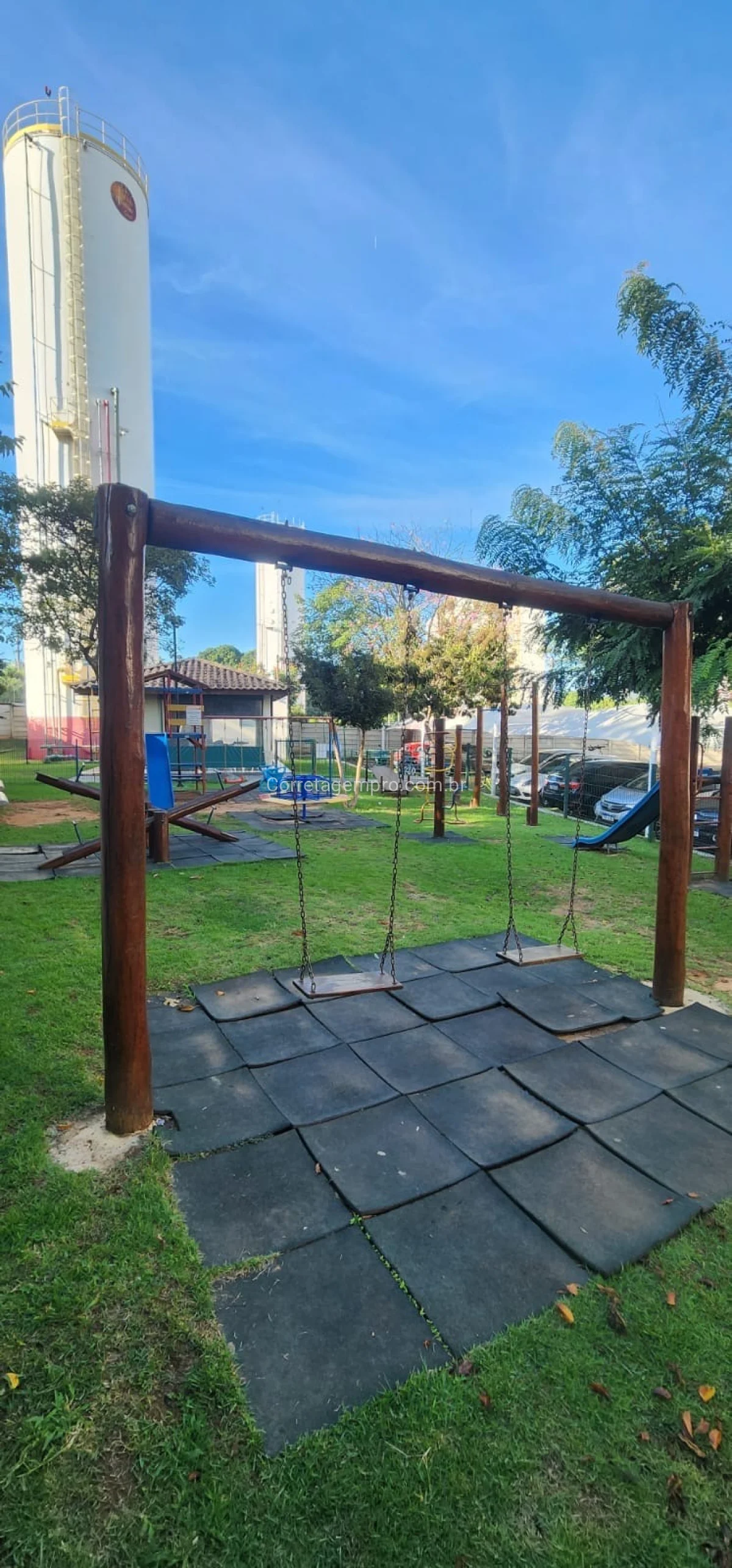 EXCELENTE LOCALIZAÇÃO DIVISA COM PAULIINIA