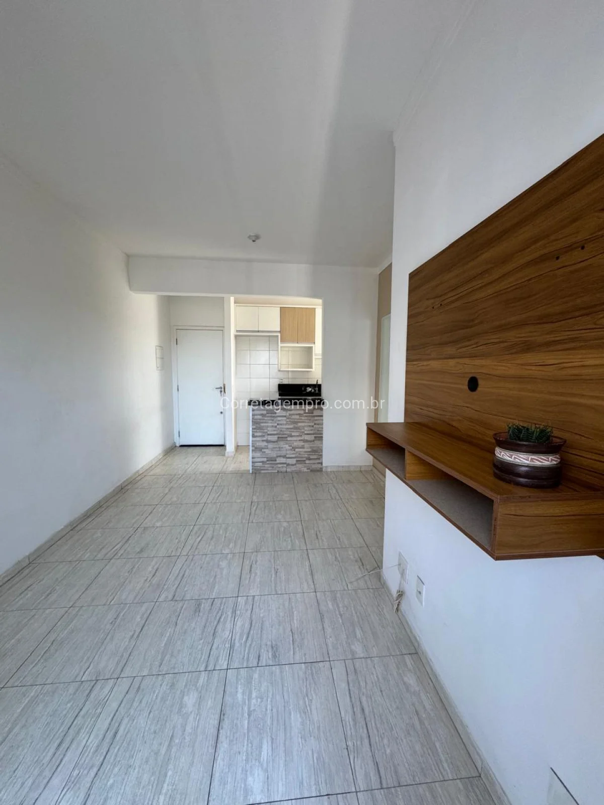 OPORTUNIDADE DE APARTAMENTO COM SUITE E VARANDA