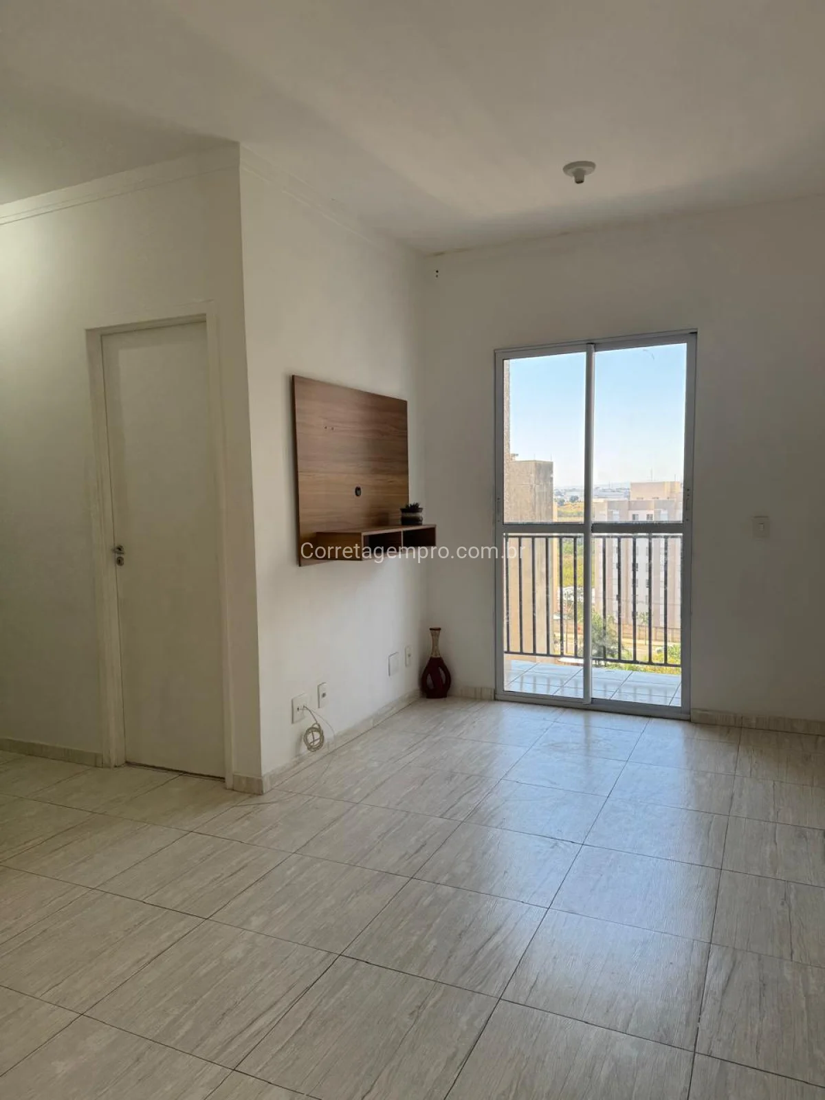 OPORTUNIDADE DE APARTAMENTO COM SUITE E VARANDA