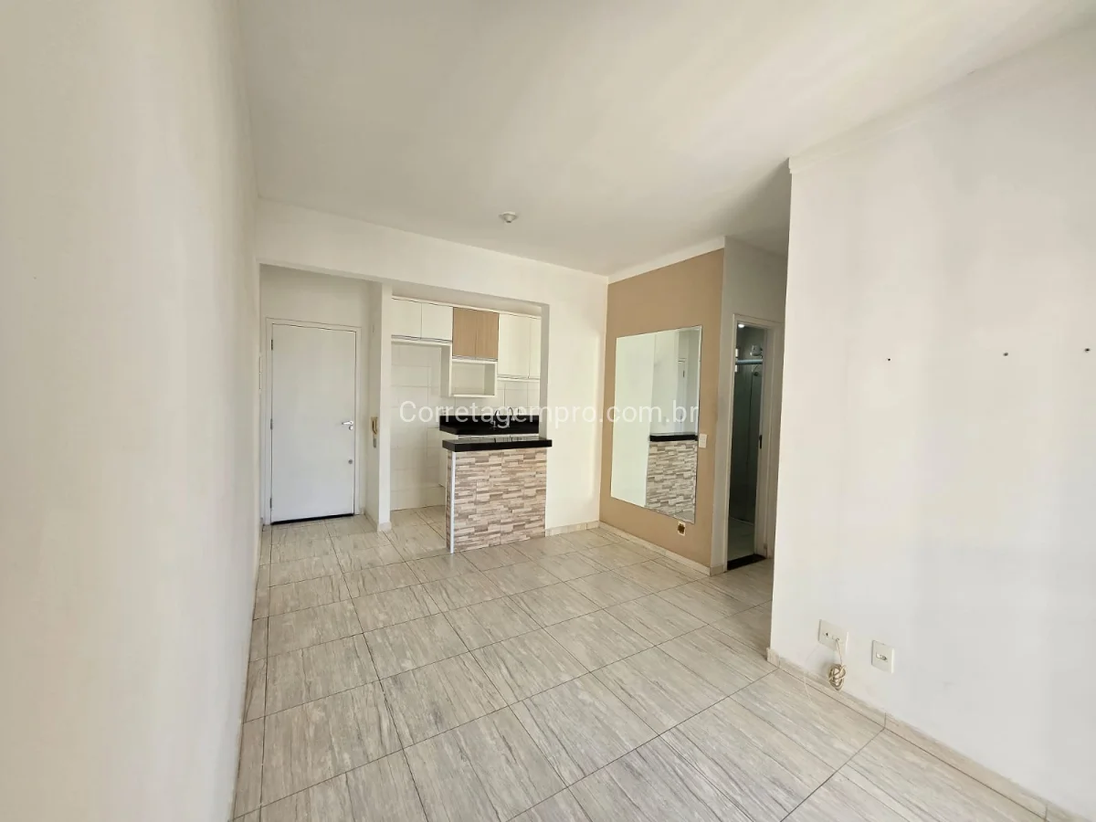 OPORTUNIDADE DE APARTAMENTO COM SUITE E VARANDA