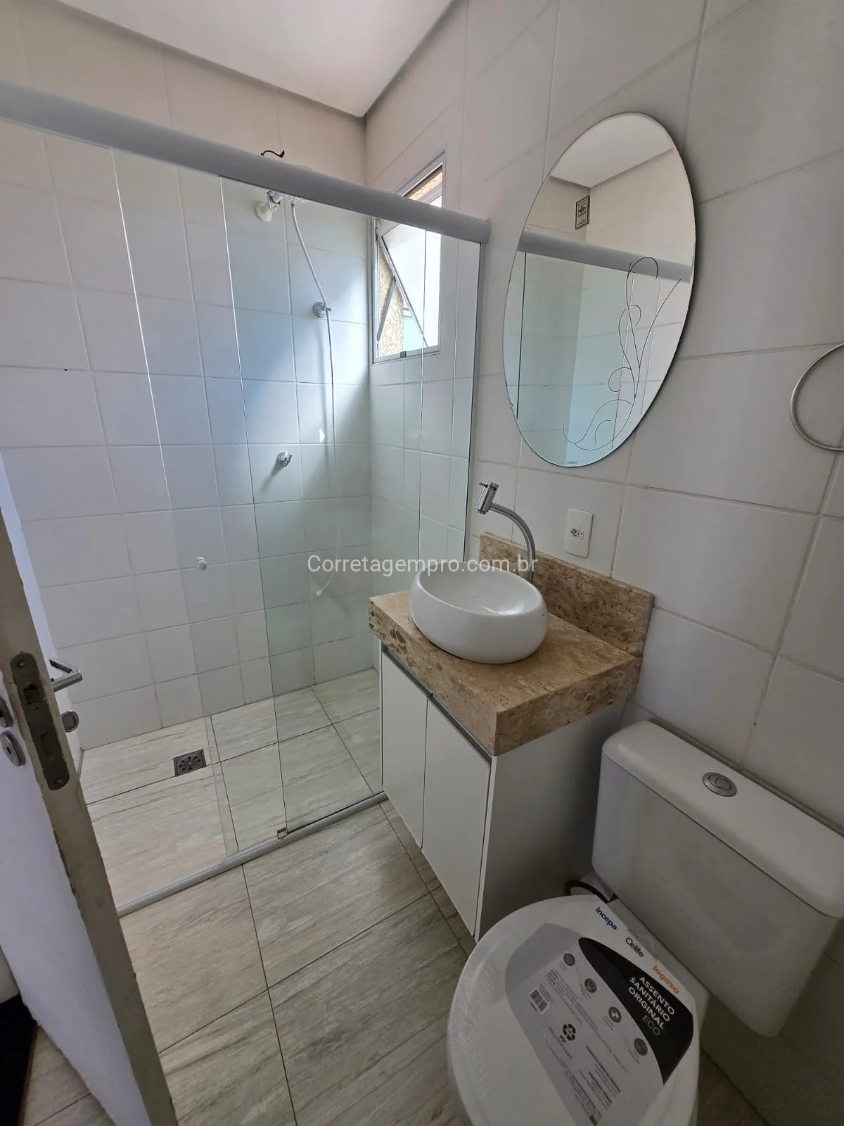 OPORTUNIDADE DE APARTAMENTO COM SUITE E VARANDA