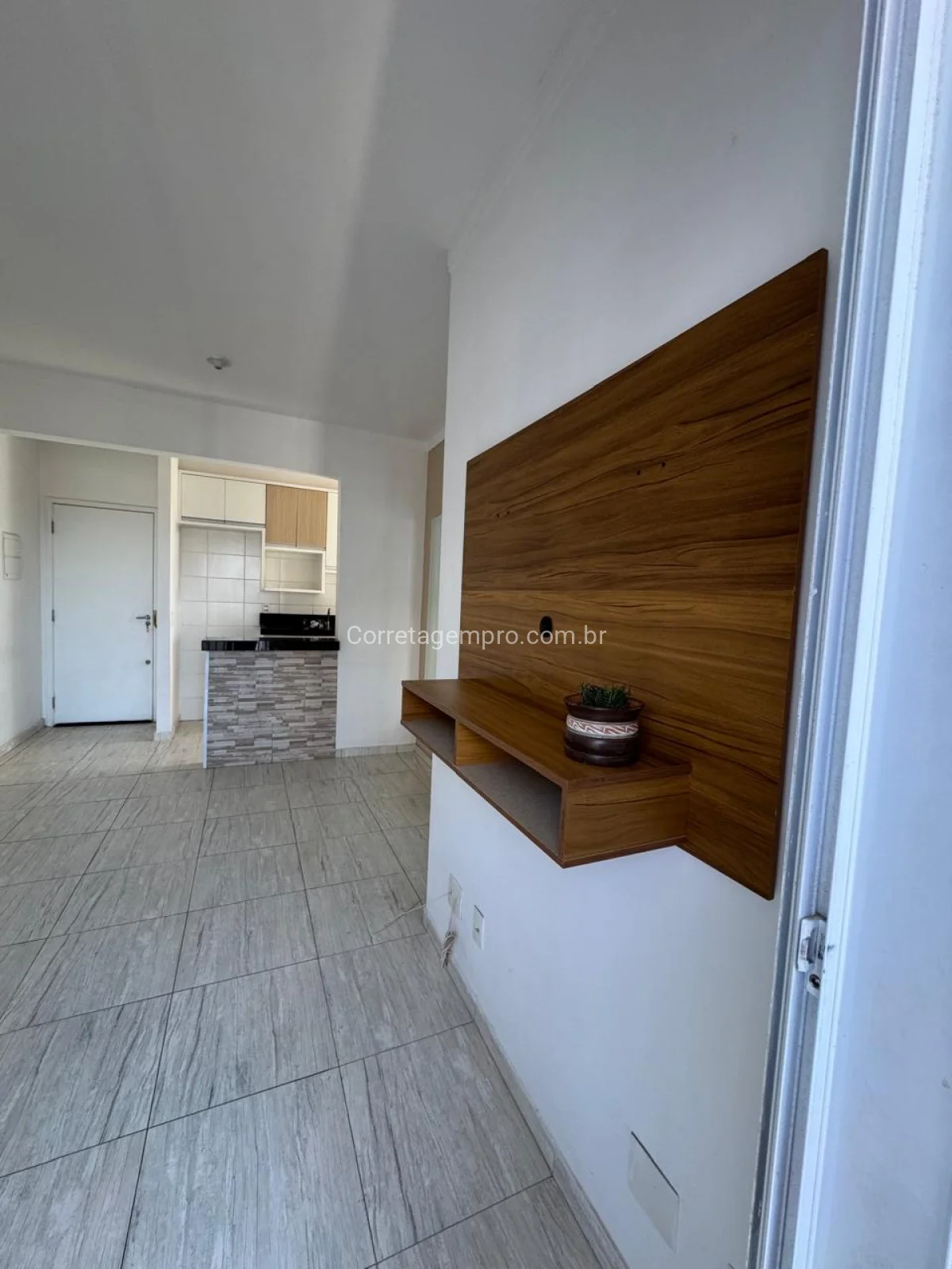 OPORTUNIDADE DE APARTAMENTO COM SUITE E VARANDA