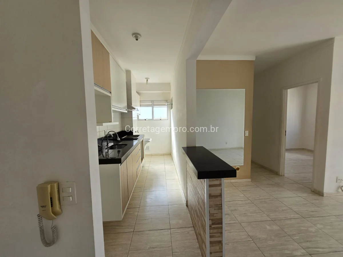 OPORTUNIDADE DE APARTAMENTO COM SUITE E VARANDA