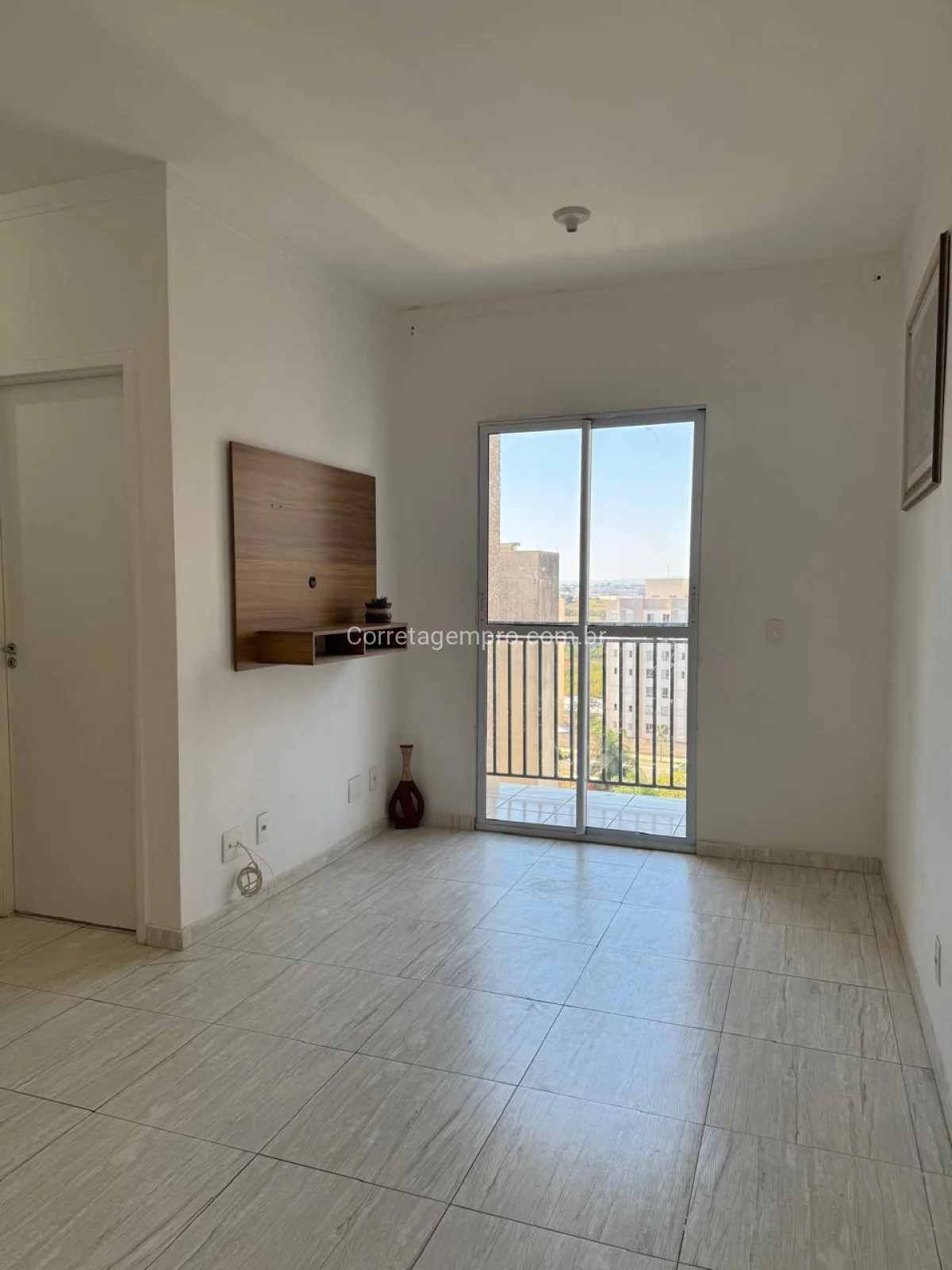 OPORTUNIDADE DE APARTAMENTO COM SUITE E VARANDA