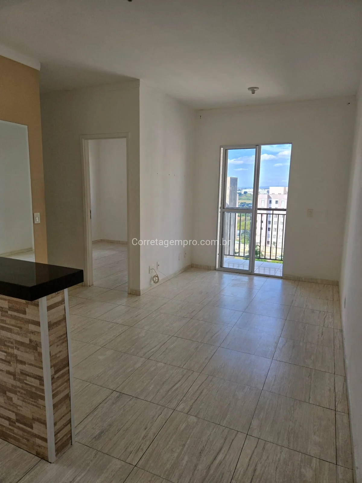 OPORTUNIDADE DE APARTAMENTO COM SUITE E VARANDA