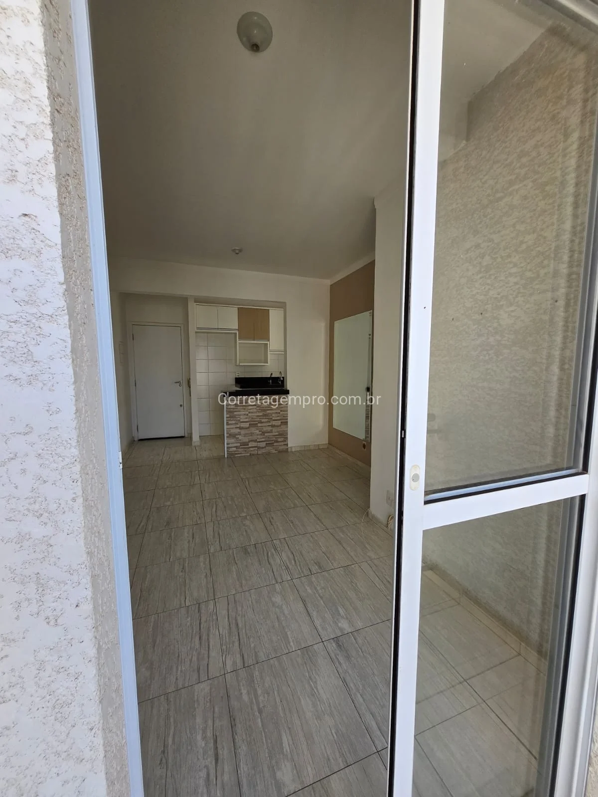 OPORTUNIDADE DE APARTAMENTO COM SUITE E VARANDA