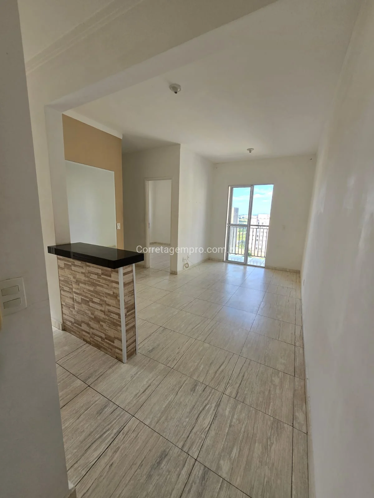 OPORTUNIDADE DE APARTAMENTO COM SUITE E VARANDA