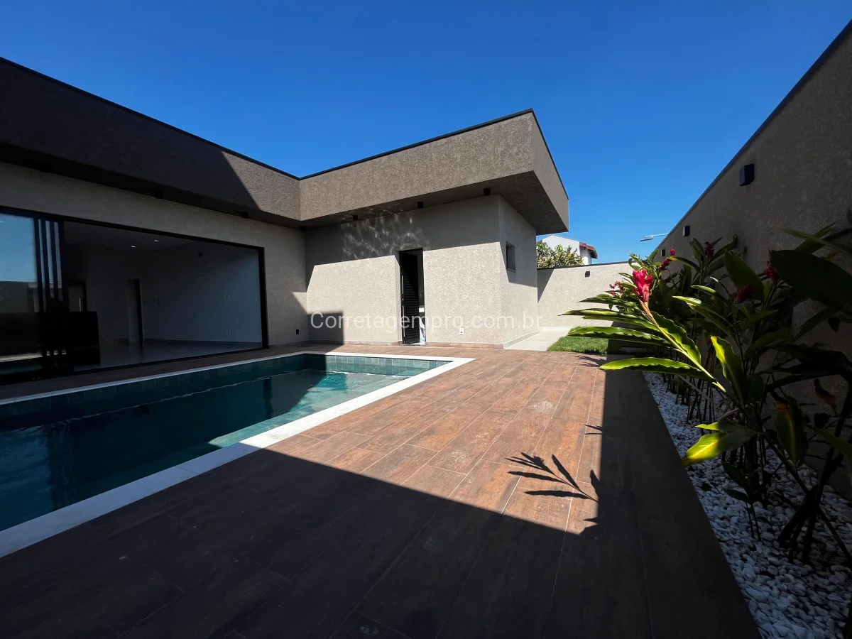 Casa Nova no Jd Maria Helena