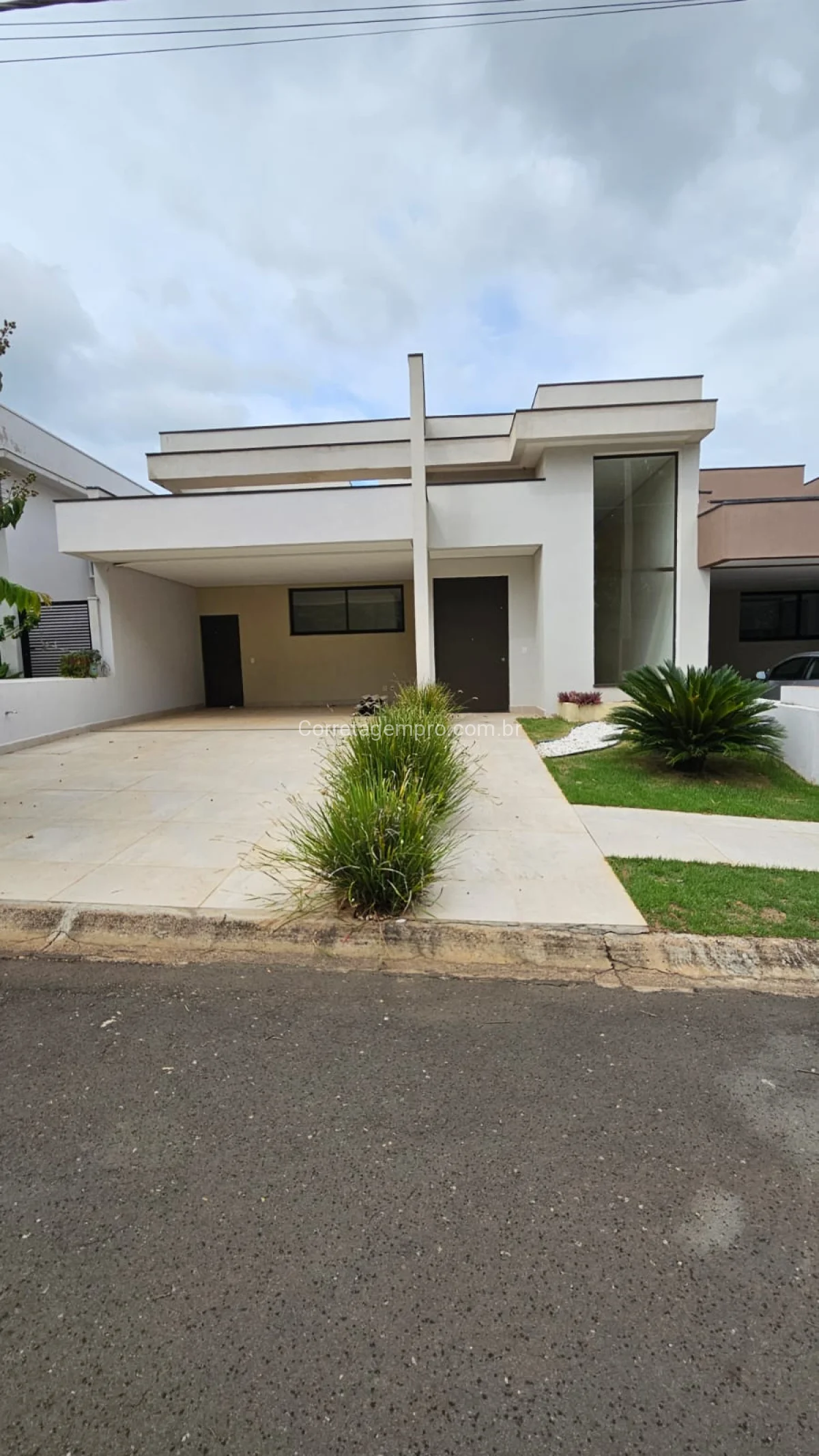 Sobrado com piscina a venda em Cond com lago em Monte Mor