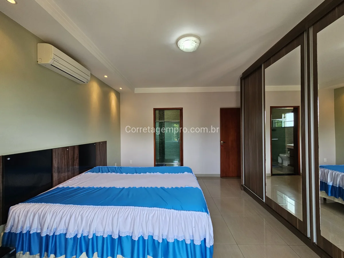 Terreno grande em condomínio