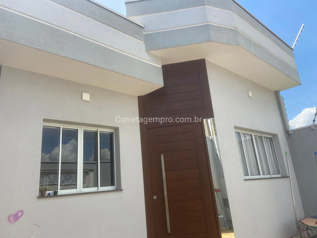CASA AMPLA COM ACABAMENTO DE PRIMEIRA LINHA