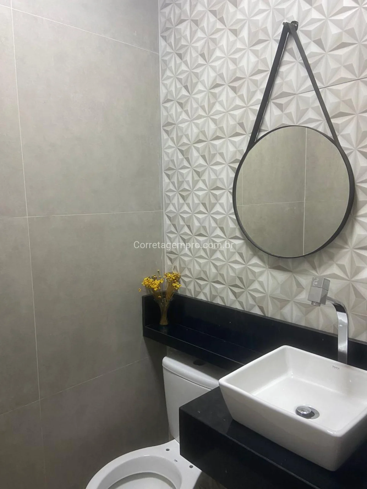 CASA AMPLA COM ACABAMENTO DE PRIMEIRA LINHA