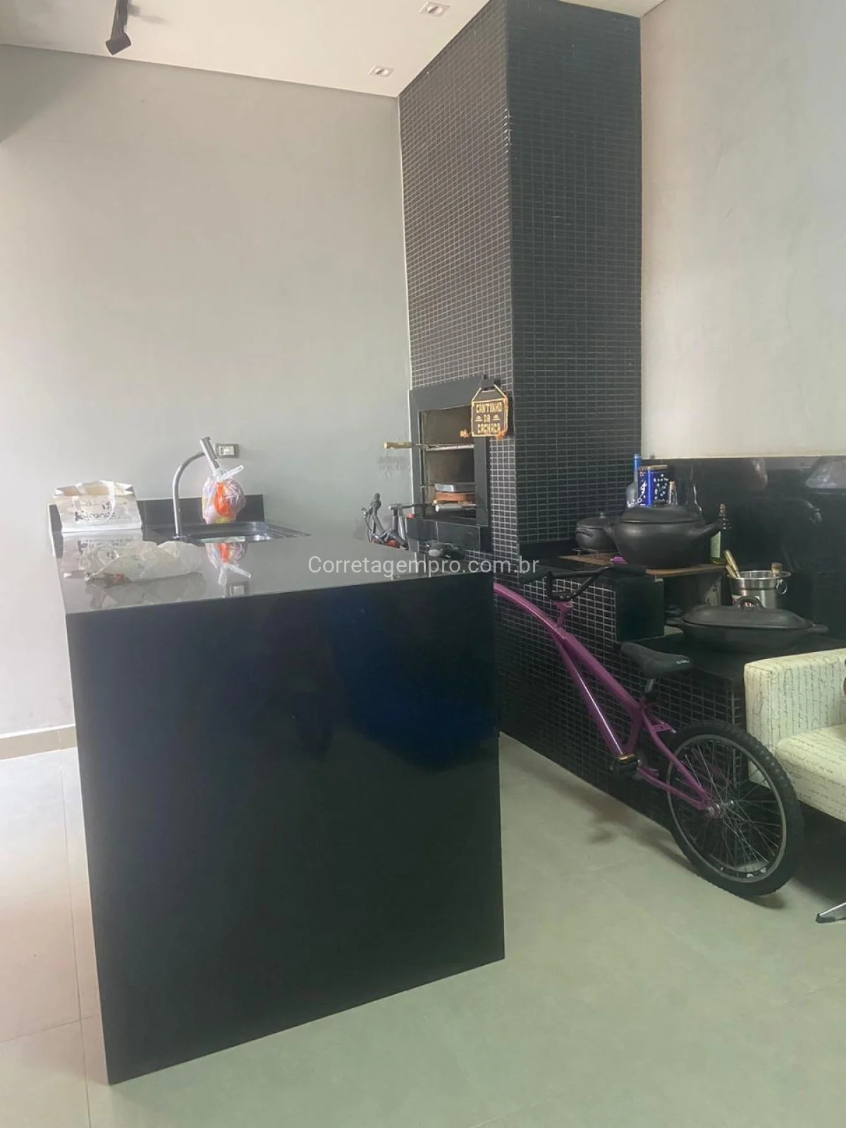 CASA AMPLA COM ACABAMENTO DE PRIMEIRA LINHA