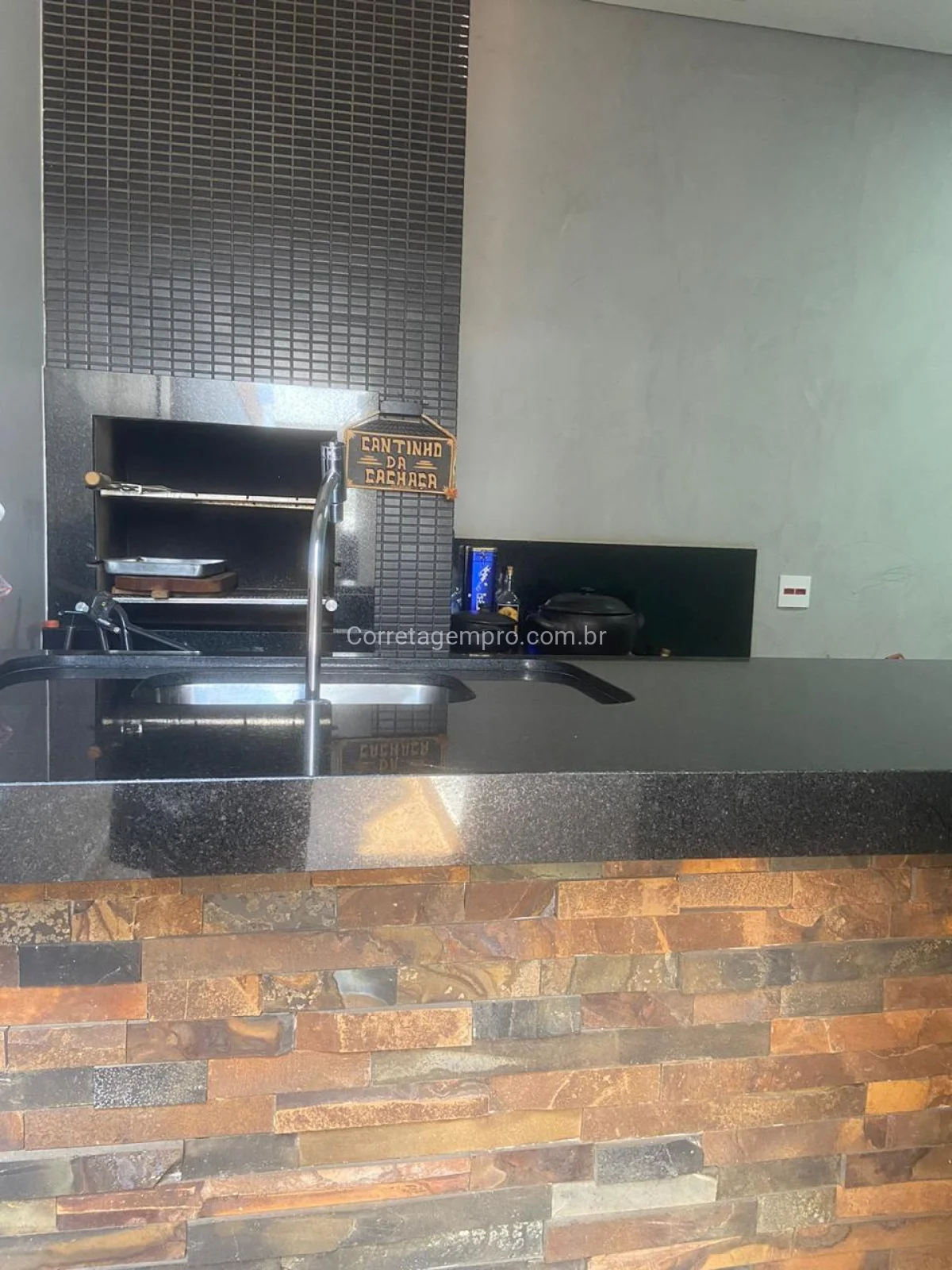 CASA AMPLA COM ACABAMENTO DE PRIMEIRA LINHA