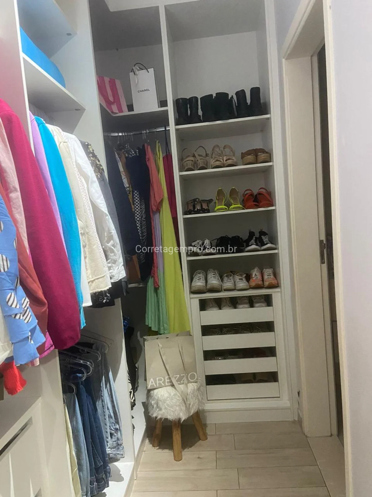 CASA AMPLA COM ACABAMENTO DE PRIMEIRA LINHA