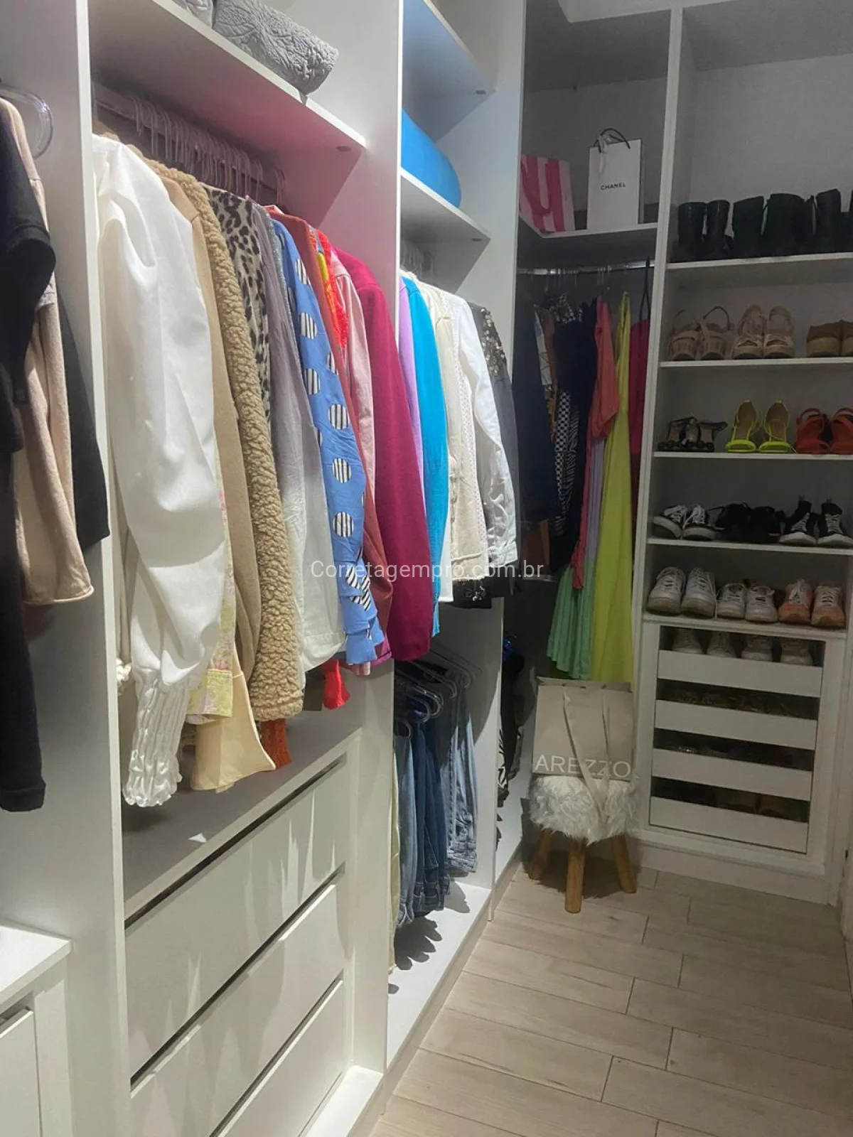 CASA AMPLA COM ACABAMENTO DE PRIMEIRA LINHA