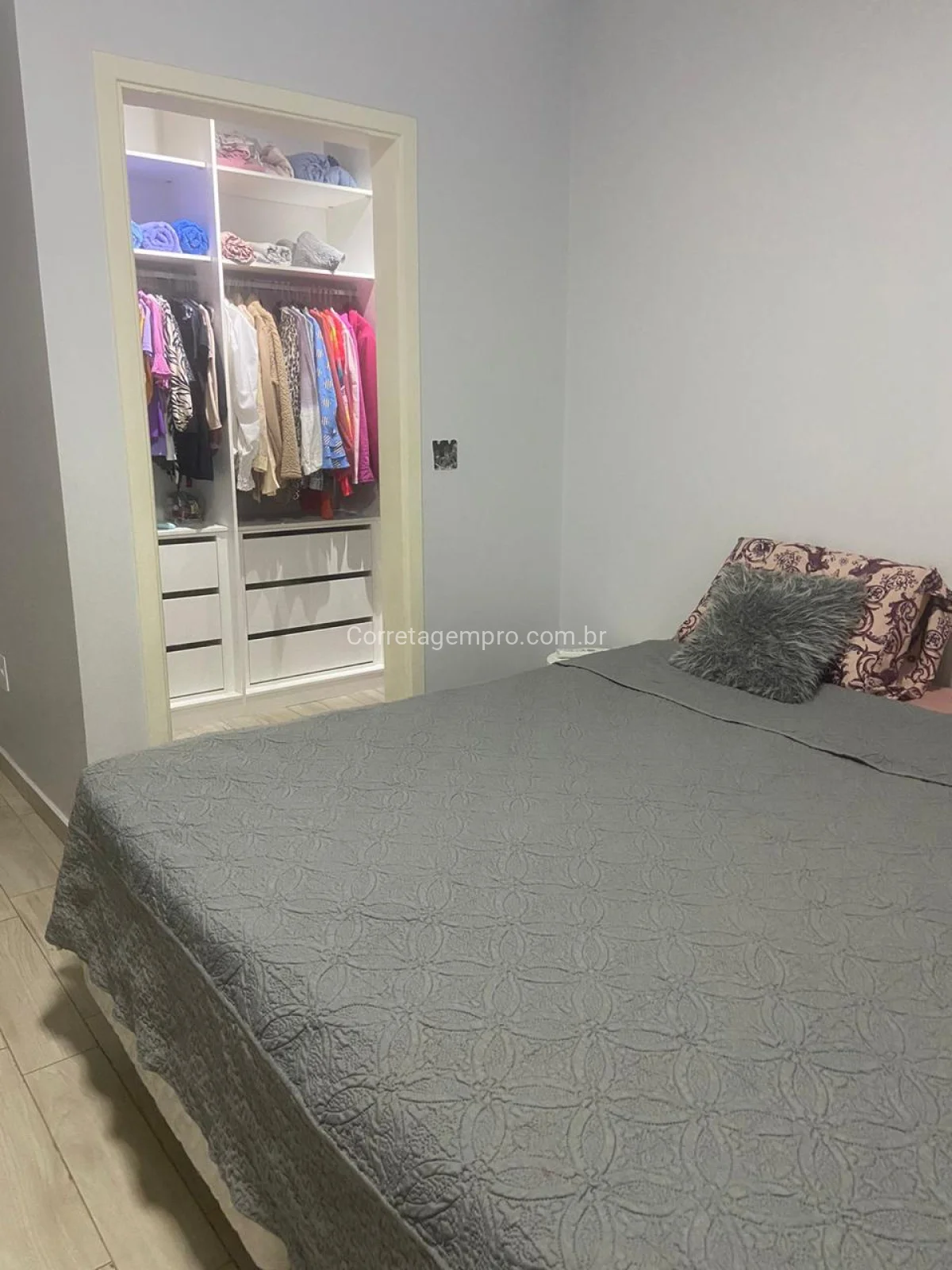 CASA AMPLA COM ACABAMENTO DE PRIMEIRA LINHA