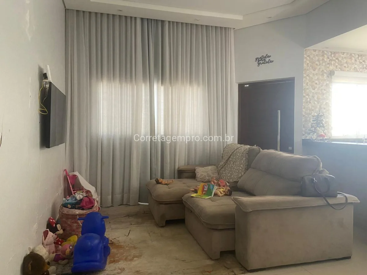CASA AMPLA COM ACABAMENTO DE PRIMEIRA LINHA