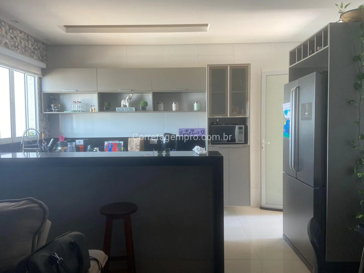CASA AMPLA COM ACABAMENTO DE PRIMEIRA LINHA