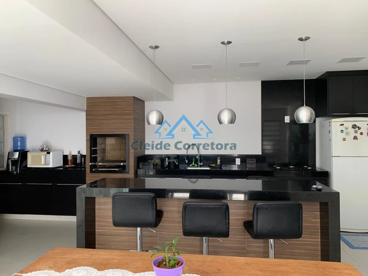 Casa reformada na Vila Menuzzo