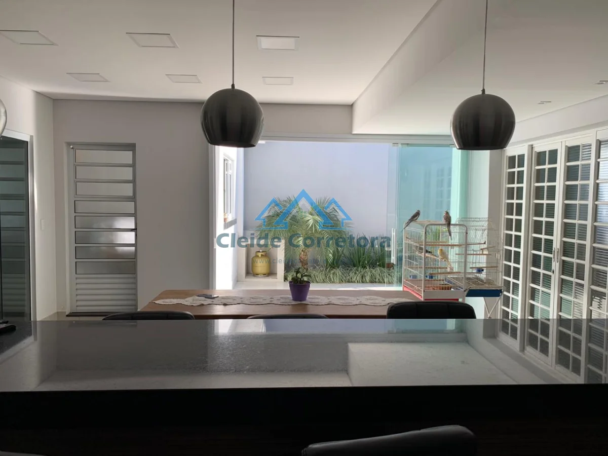 Casa reformada na Vila Menuzzo