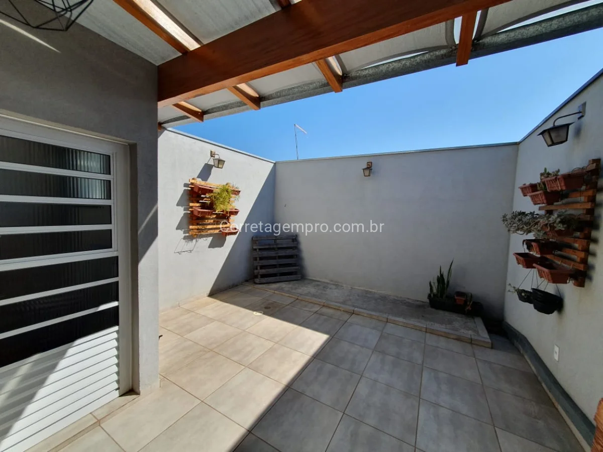 Sobrado com Energia fotovoltaica