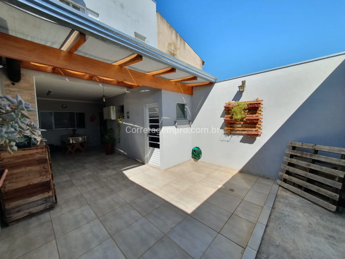 Sobrado com Energia fotovoltaica