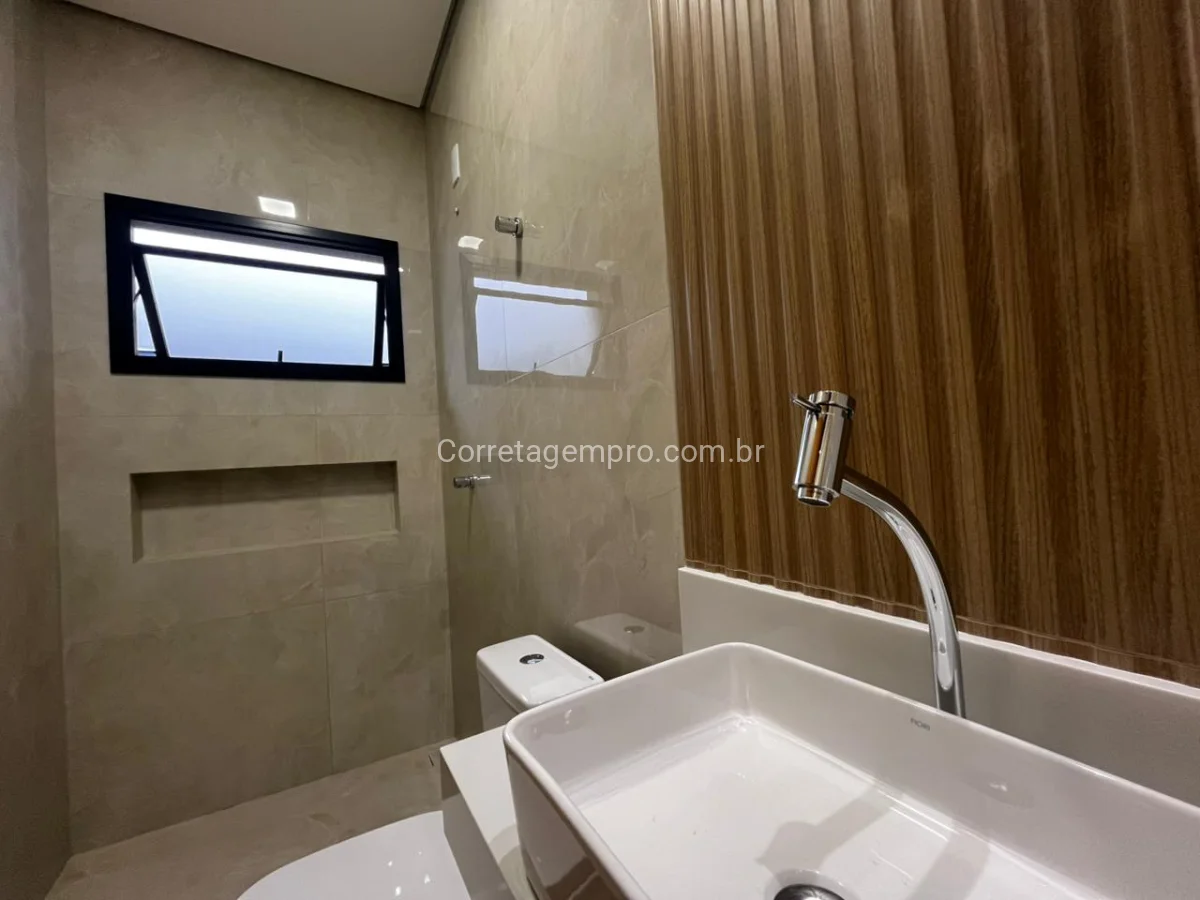 Casa nova incrível no Jardim Macarenko