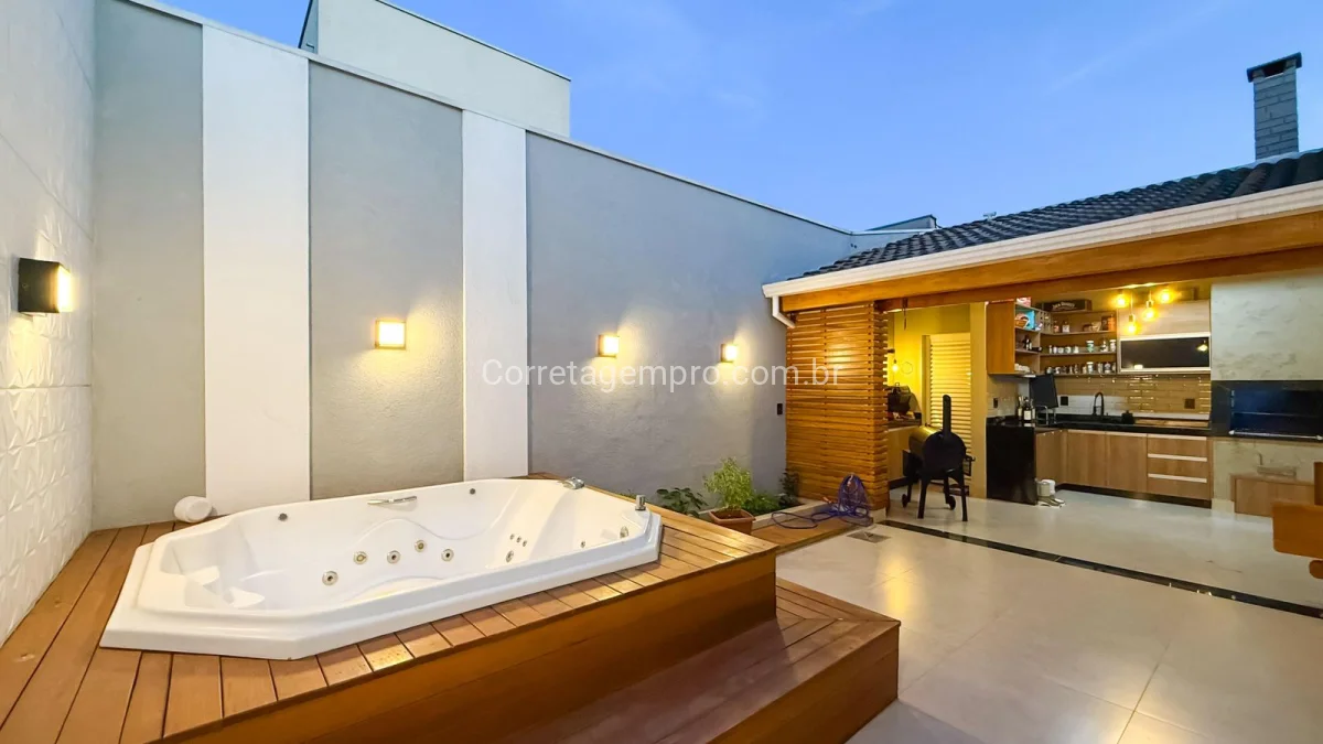 Casa térrea no Condomínio  Real Park