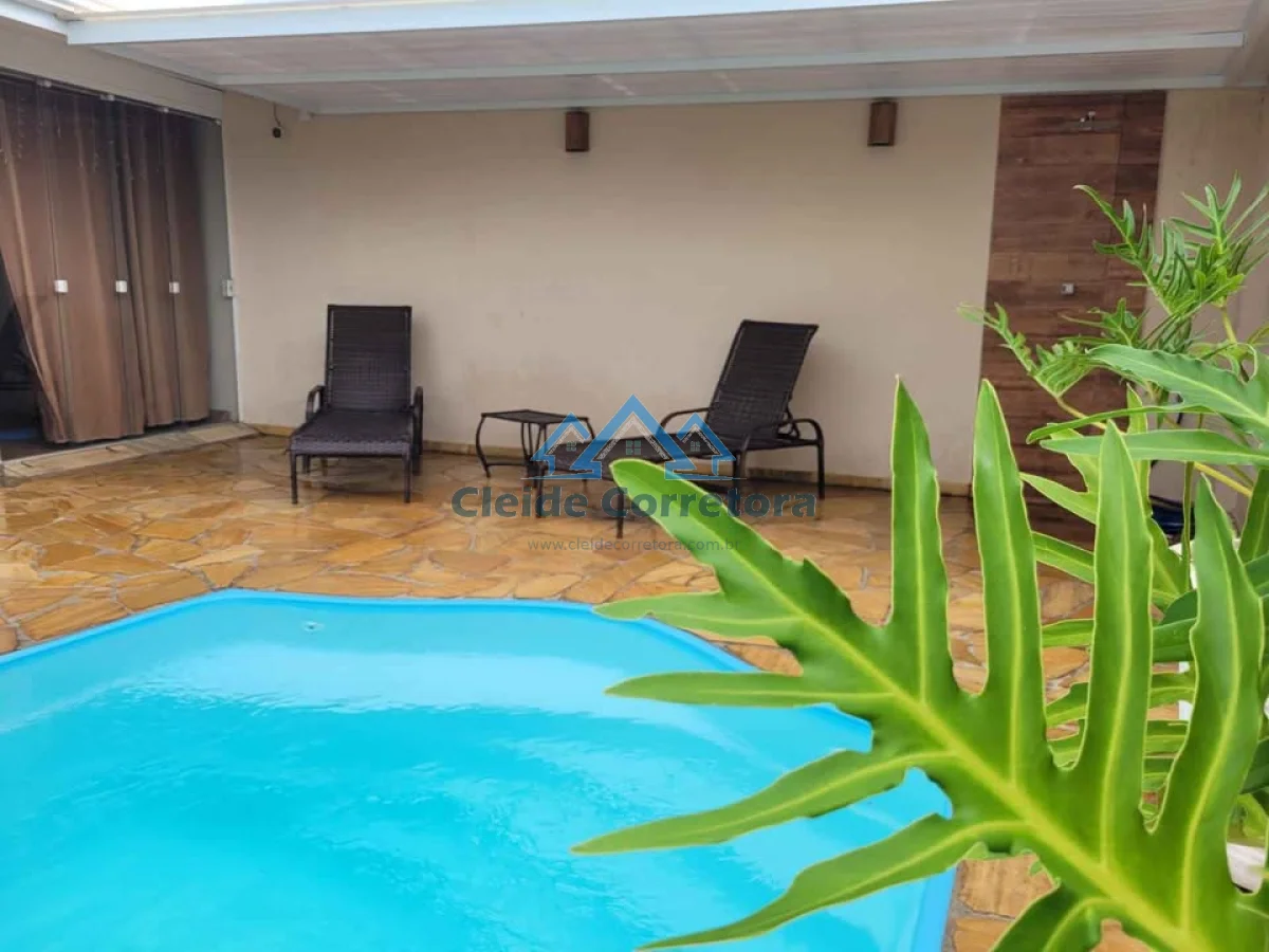 Casa com piscina em Hortolândia