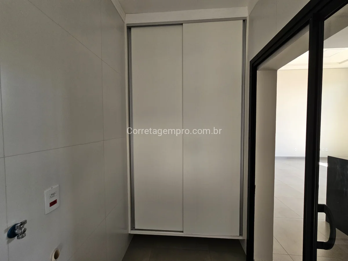 Casa de condomínio 3 suítes