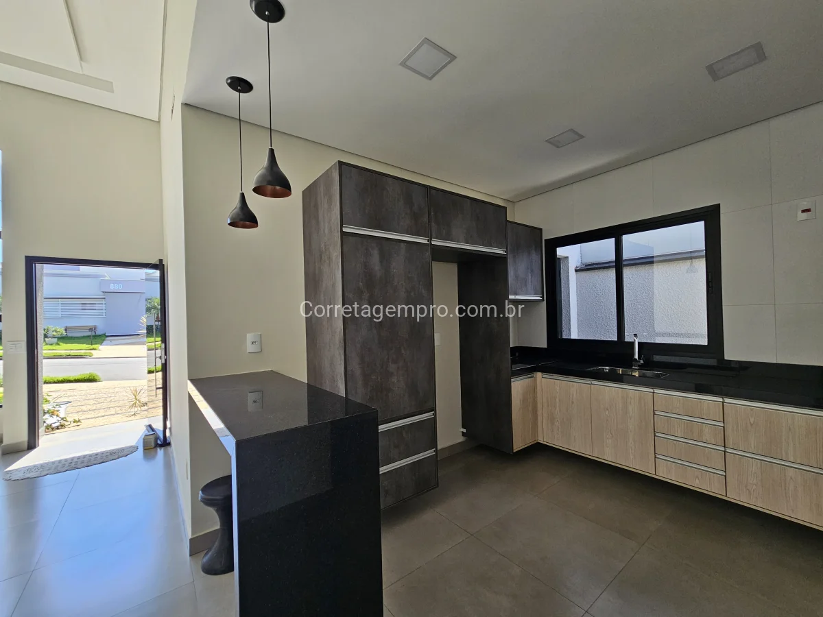 Casa de condomínio 3 suítes