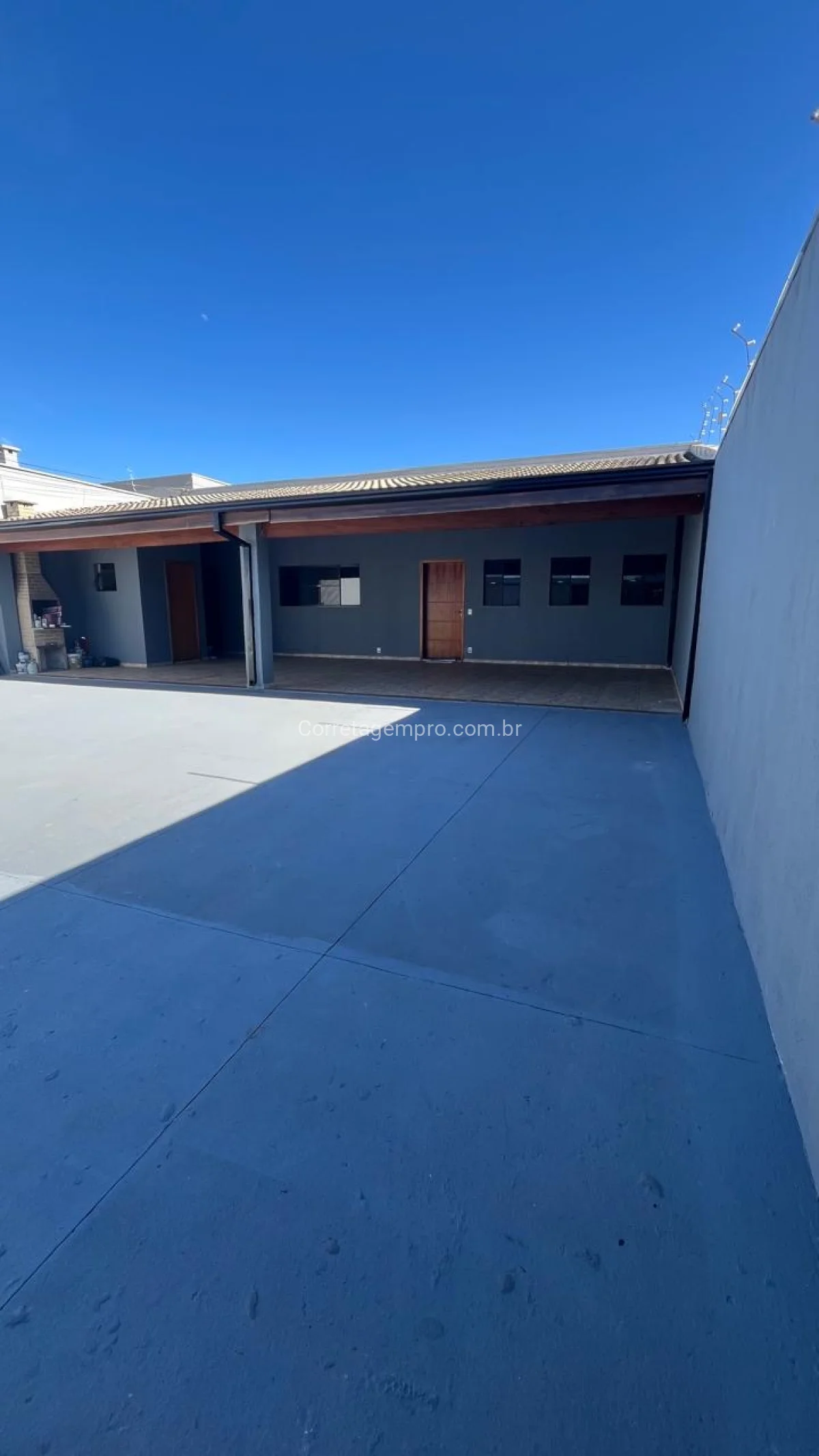 OPORTUNIDADE CASA COM TERRENO AMPLO