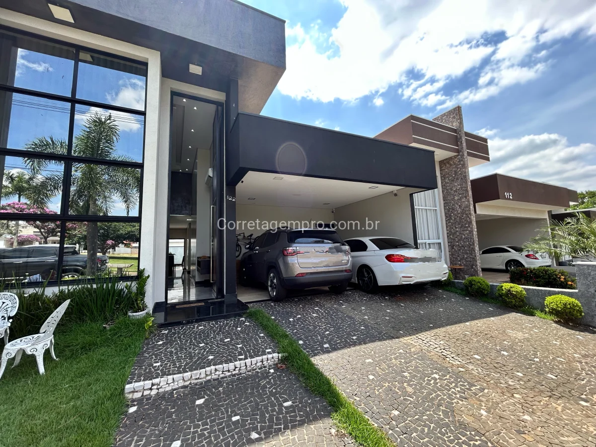 Linda Casa para venda no Real Park