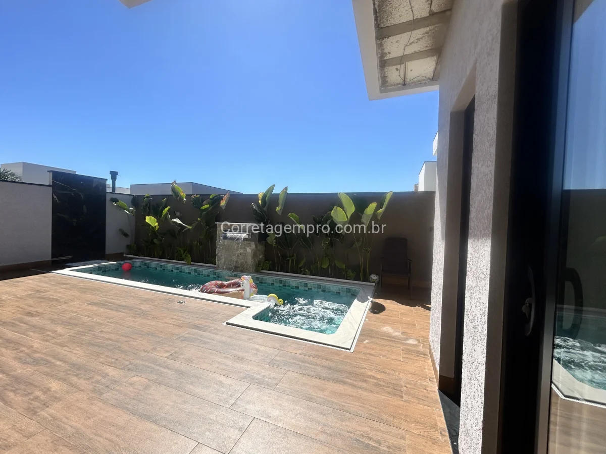 Casa com 3 quartos, toda planejada á venda