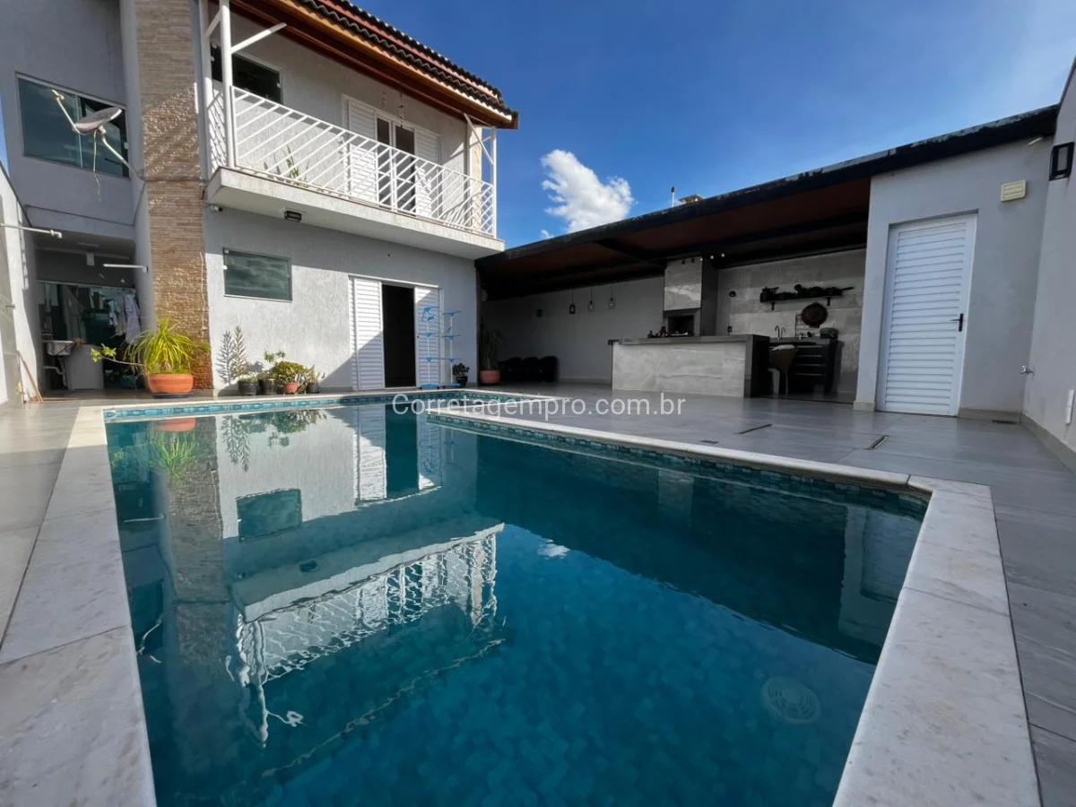Sobrado com piscina e 4 quartos  no  Jd. Residencial Veccon