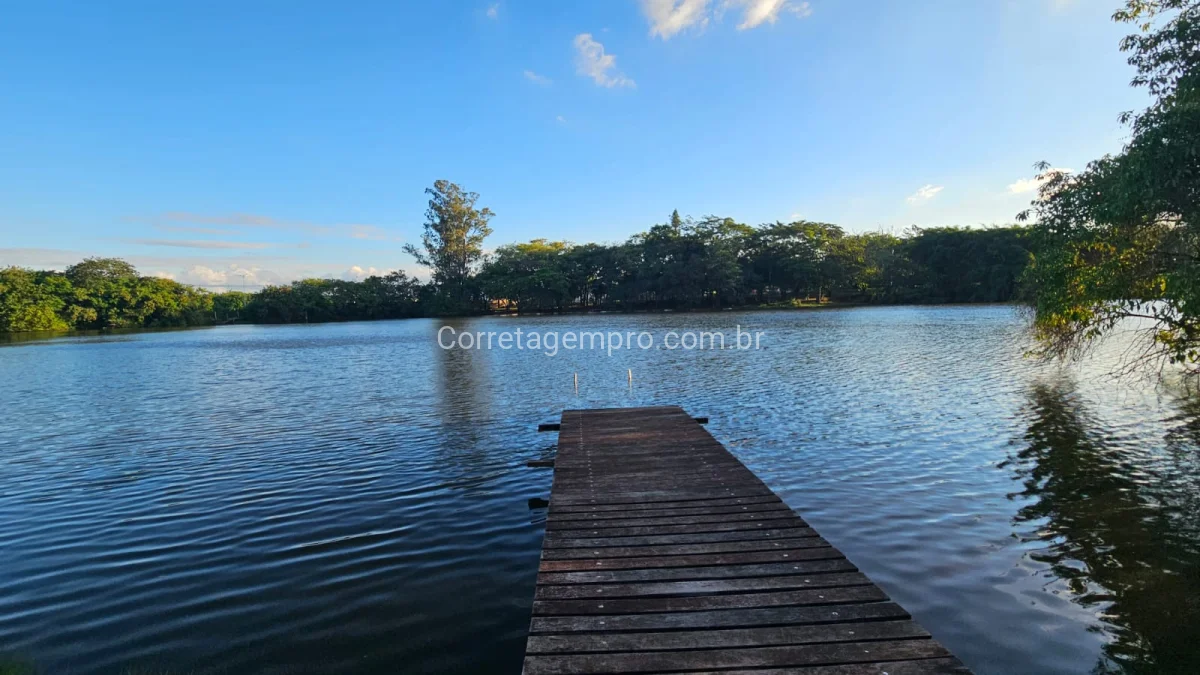 Chácara com fundo para o lago em Indaiatuba SP