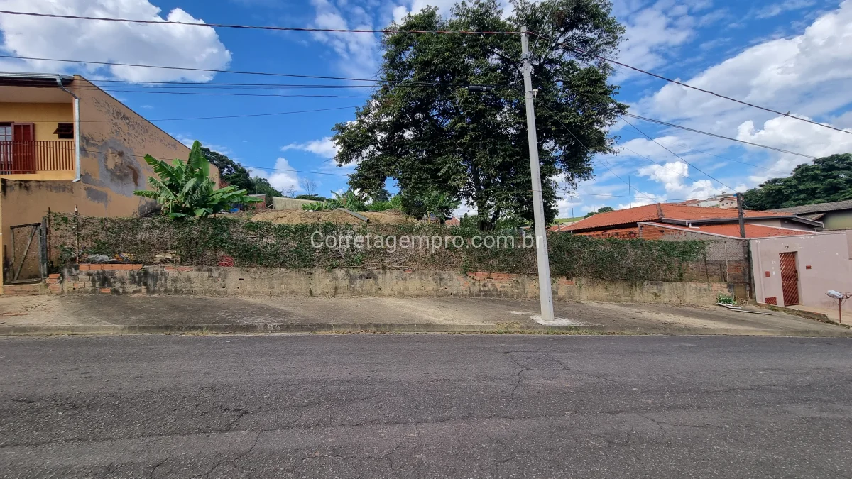 Lote a venda com 330m² -