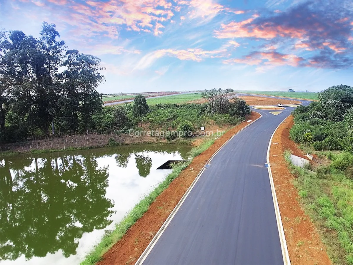 Terreno no Condomínio Recanto Das Águas